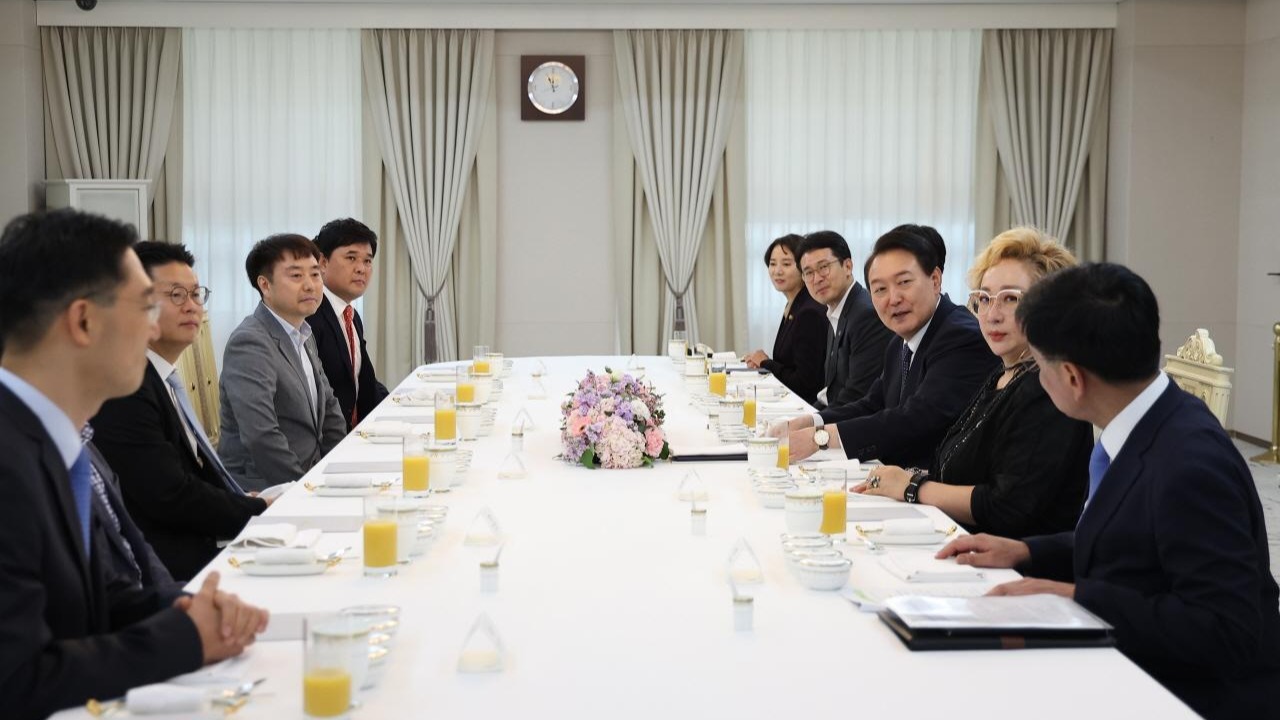 >ARGOSDYNE holds a luncheon and meeting with the President along with participating Korean and American startup companies